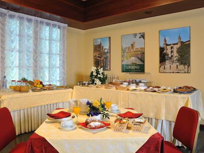 Hotel & Residence Dei Duchi Urbino Bagian luar foto